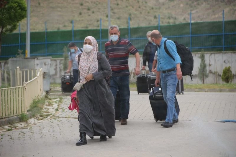 Karantina yurtlarından erken tahliyeler başladı
