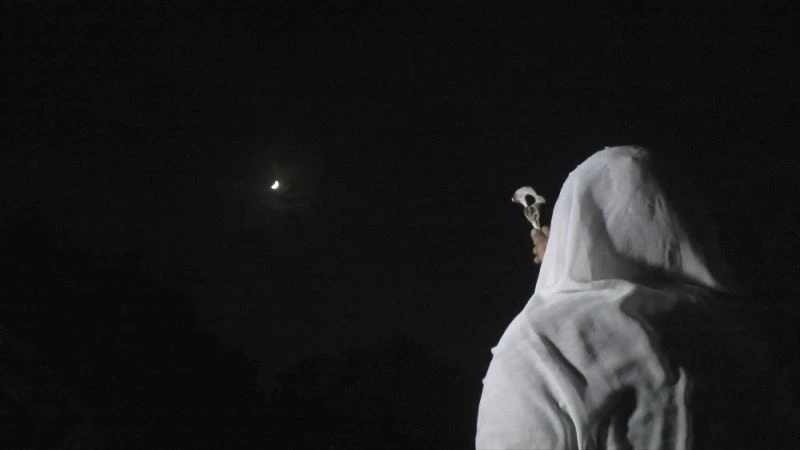 Çerkes sürgününde ayrılan kız kardeşlerin anısını kemiğe bakarak yaşatıyorlar
