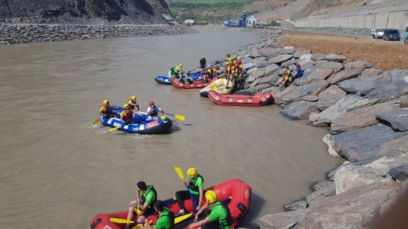 Zap Nehri’nde rafting heyecanı
