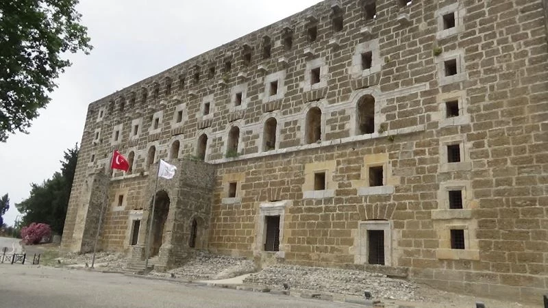 Aspendos Antik Kenti çevresindeki parklar keçilere kaldı
