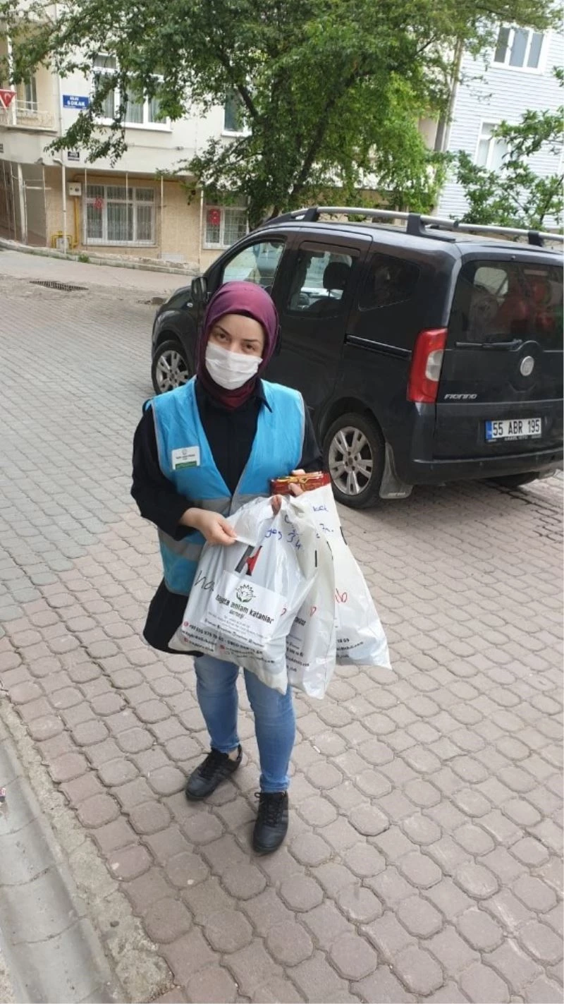 Bayrama da anlam katıyorlar
