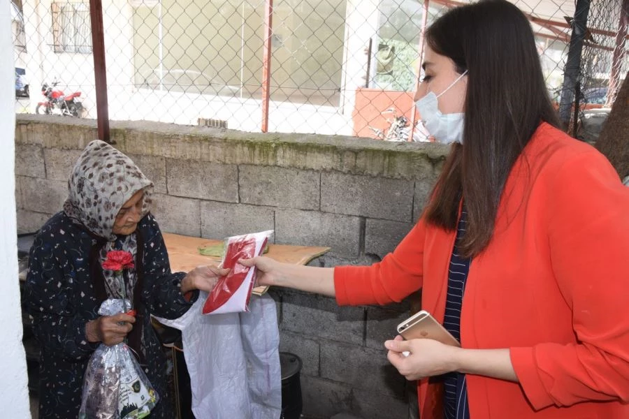 OSMANİYE BELEDİYESİ, BAYRAM ÖNCESİ BÜYÜKLERİMİZE ZİYARETTE BULUNARAK HEDİYELER VERDİ.