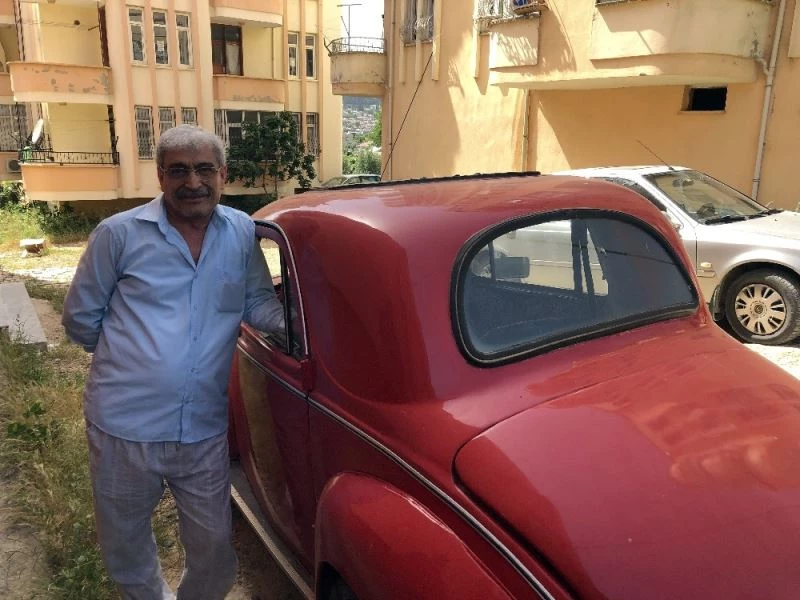 1951 Model Topolino’sına gözü gibi bakıyor
