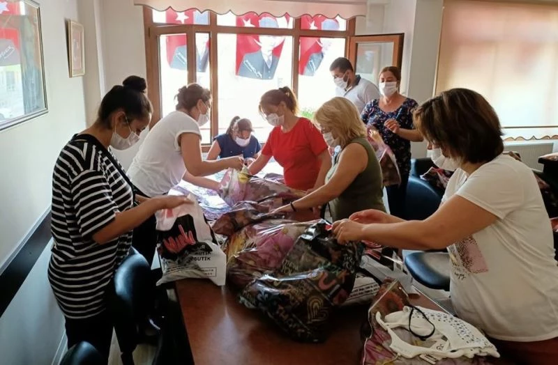 Bayramlık alıp 376 çocuğun yüzünü güldürdüler
