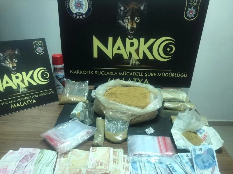 Otomobilin yedek lastiğinden uyuşturucu çıktı
