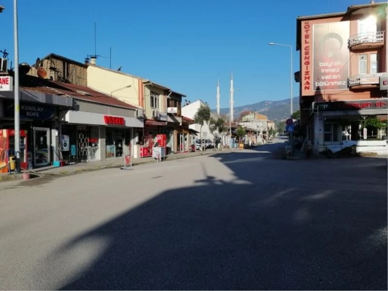 Kargı’da cadde ve sokaklar bomboş kaldı
