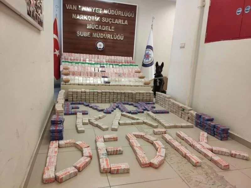 Van’da et kutularında 25 milyon lira değerinde 355 kilo eroin ele geçirildi
