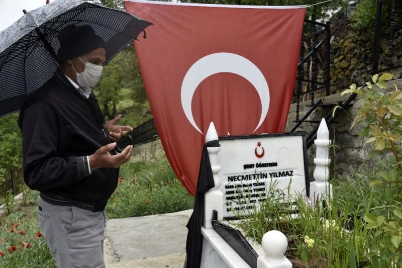 Şehit öğretmensiz dördüncü hüzünlü bayram
