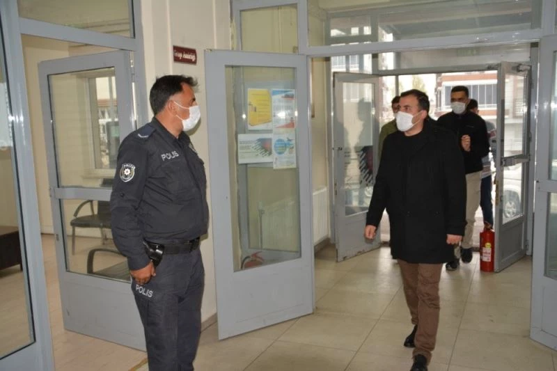 Kaymakam Koşal, polis ve jandarma ile bayramlaştı
