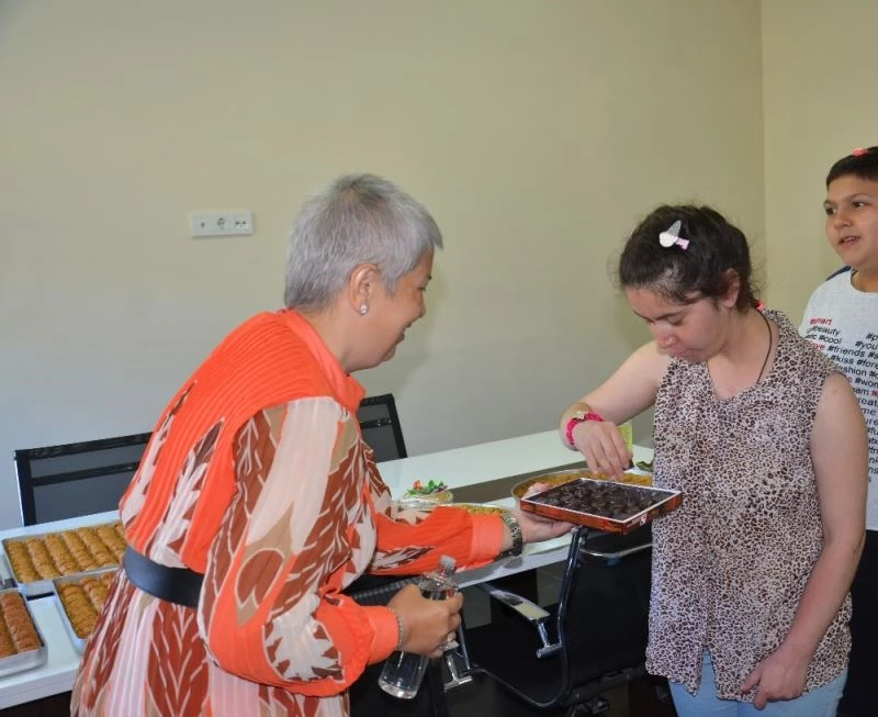 Bayramda yalnız kalmadılar
