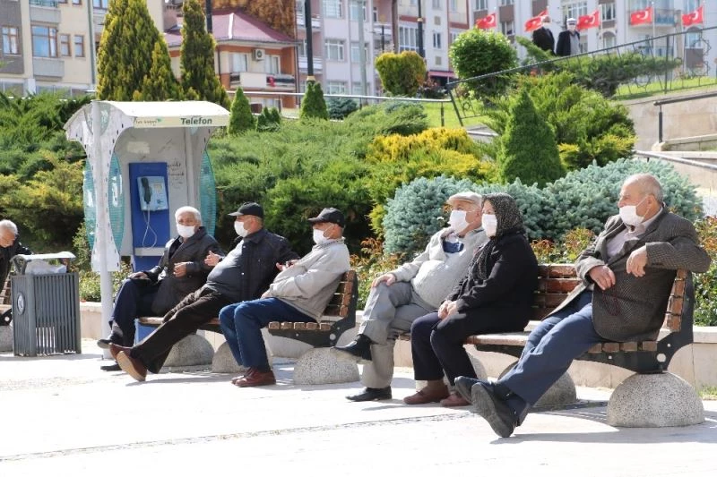 Kaldırılmalarına tepki göstermişlerdi, sosyal mesafeyi koruyarak keyfini çıkarttılar
