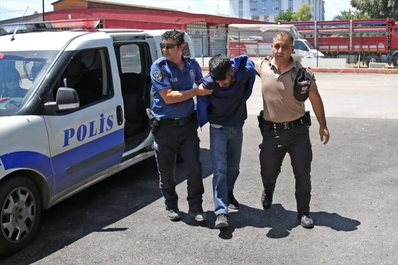 Polis aracına çarptıkları otomobille kaçmaya çalışan 3 şüpheliden 2
