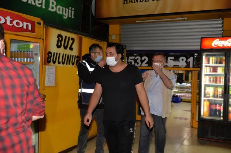 Polisin çilingirle girdiği tekel bayisi yine satış yaparken yakalandı