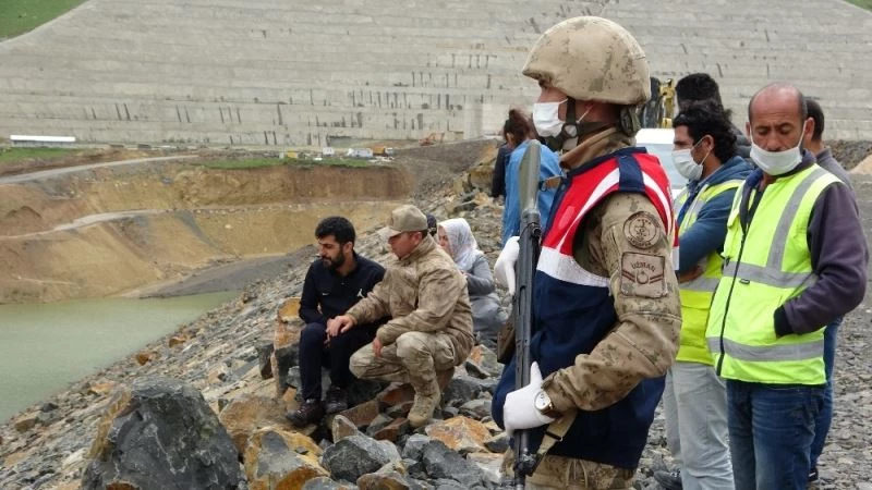 İş makinesiyle baraj göletine düşen operatörün ailesinin en acı bayramı
