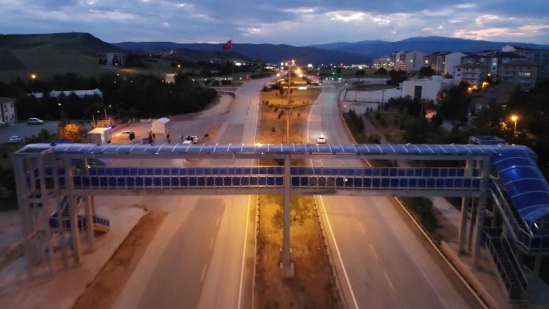43 ilin geçiş güzergahındaki yollar bu bayramda boş kaldı
