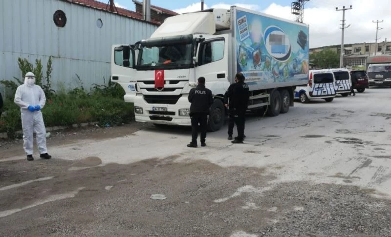 Dinlenmek için arka koltuğa geçen sürücü hayatını kaybetti
