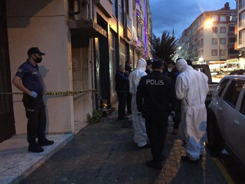 Sokağa çıkma kısıtlaması bitmesine rağmen kendisine ulaşılamayan adam evinde ölü bulundu
