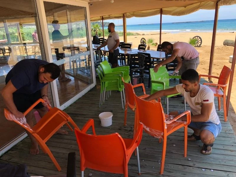 Plajlarda hummalı çalışma
