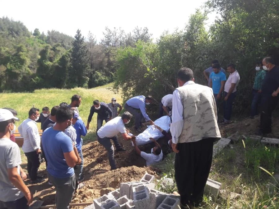 BABASI TARAFINDAN ÖLDÜRÜLEN GENÇ TOPRAĞA VERİLDİ