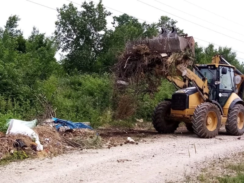 Başiskele’de molozlar anında toplanıyor
