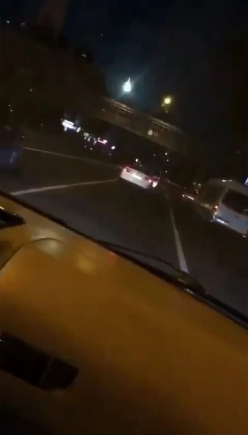 O anı arabaları ile giderken farkında olmadan böyle görüntülediler
