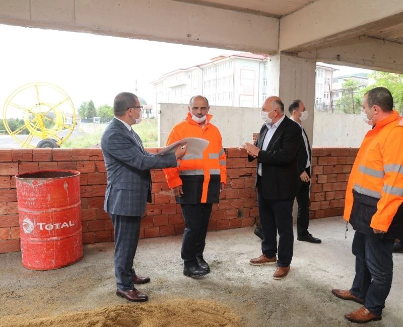 Başkan Söğüt Çamlıtepe’de spor kompleksini inceledi
