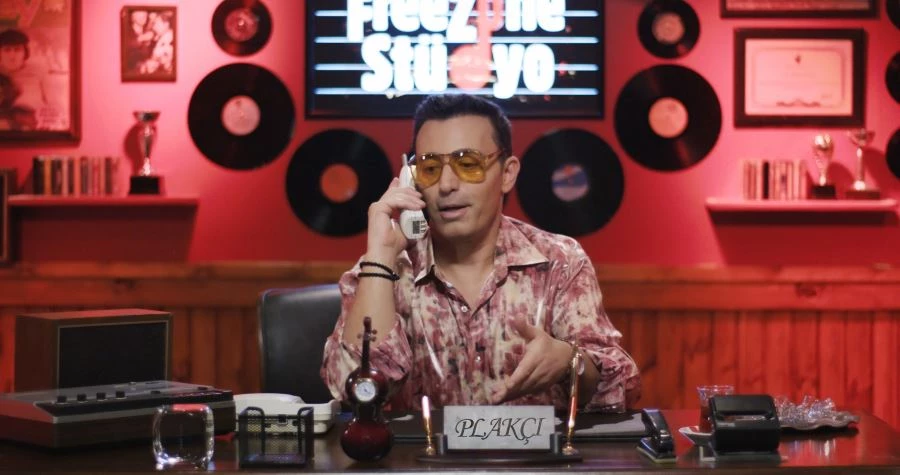 SANDAL, VODAFONE FREEZONE ONLINE MÜZİK YARIŞMASI YARI FİNALİSTLERİYLE CANLI YAYINDA BULUŞTU