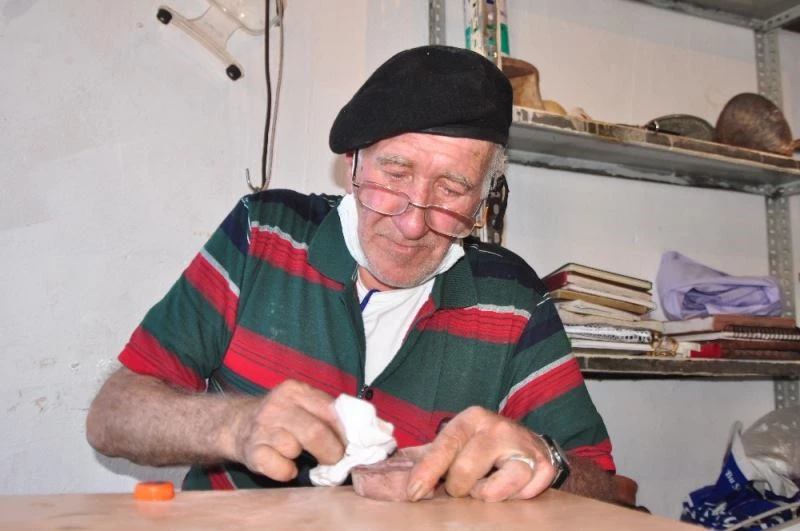 Suriye’deki iç savaştan kaçıp Türkiye’ye geldi, yaptığı heykellerle yaşama tutundu
