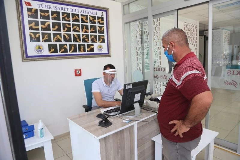 Erdemli Belediyesi, bina girişinde vezne oluşturdu
