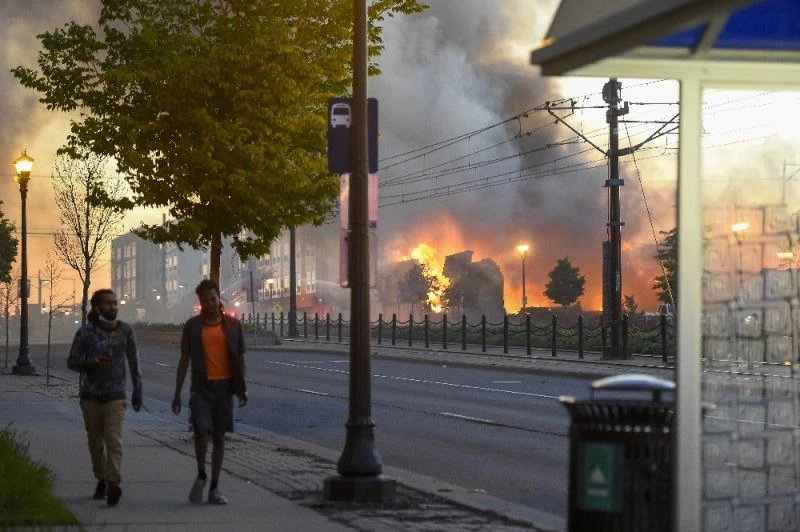 ABD’de George Floyd’u öldüren polis tutuklandı
