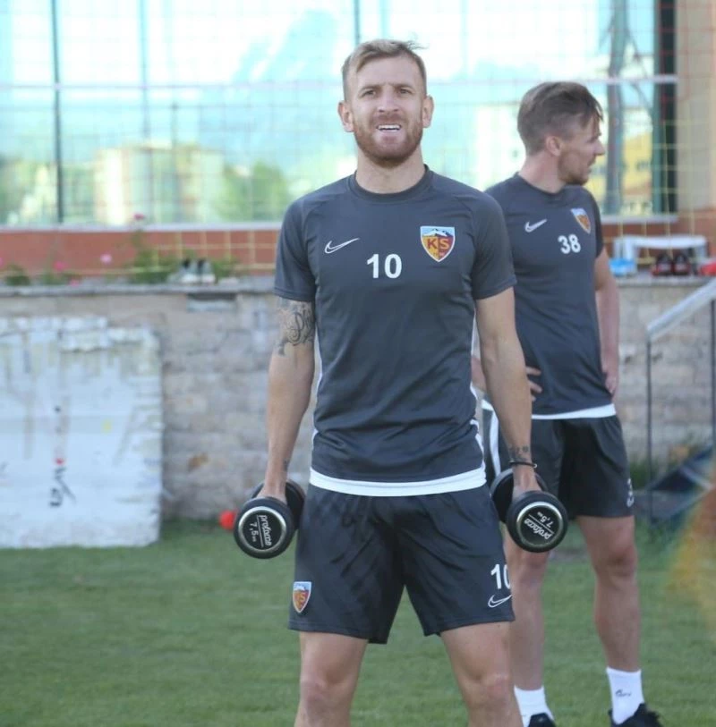 Kayserisporlu Pedro Henrique hırs küpü
