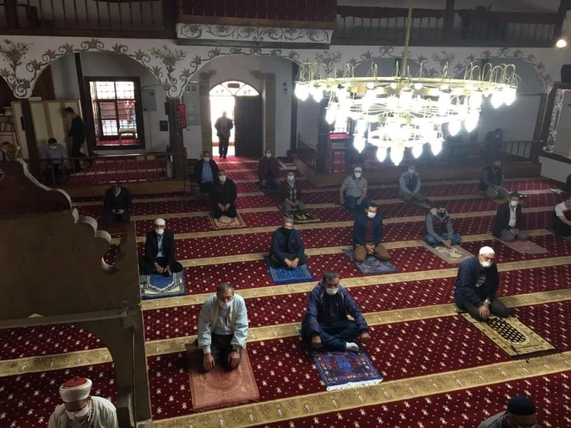 578 yıllık cami 72 gün sonra cemaatle buluştu
