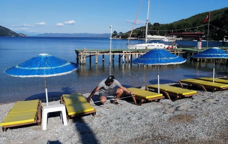 Akbük sahili konuklarını bekliyor
