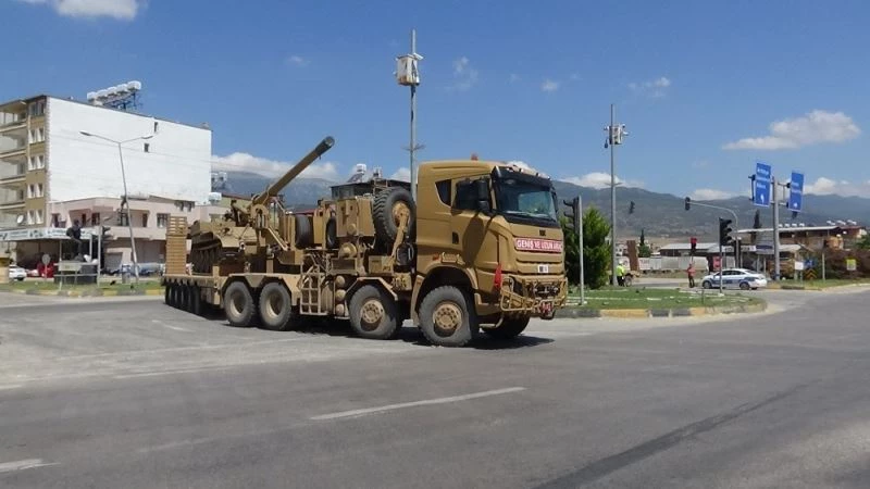 Sınıra obüs ve askeri personel sevkiyatı
