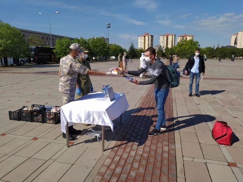 Terhisleri ertelenen askerler memleketlerine gönderildi
