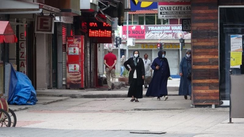 65 yaş üstü vatandaşlar sokağa çıkma iznini kullandı
