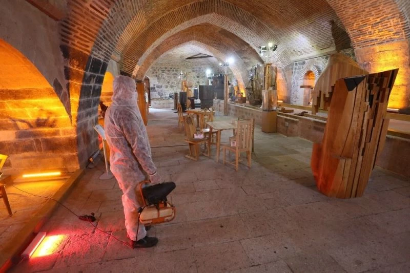 Odunpazarı’nda galeriler dezenfekte edildi
