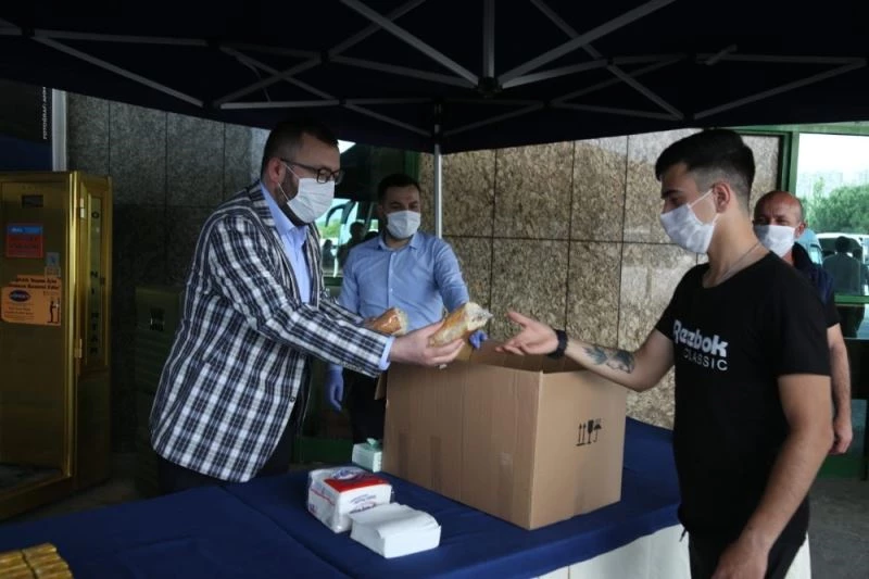 Kocaeli’de terhis olan askerlere otogarda uğurlama sürprizi
