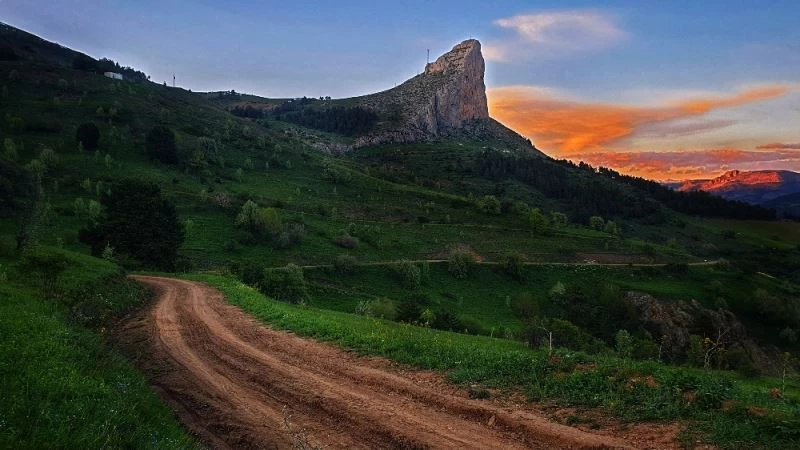 Hazin hikayesi ile duygulandırıyor, görüntüsü ile büyülüyor
