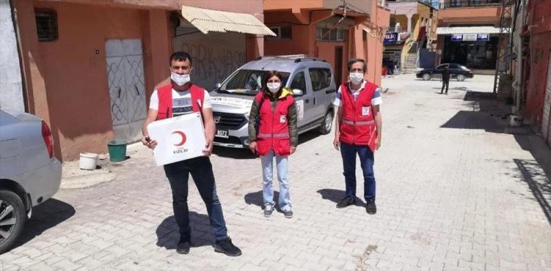 Türk Kızılaydan ihtiyaç sahibi ailelere gıda yardımı