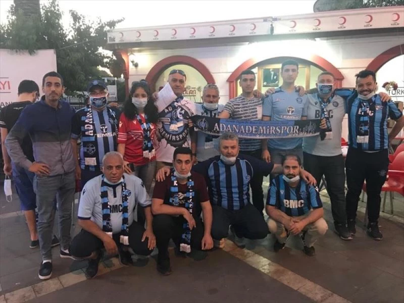 Adana Demirspor taraftarlarından Türk Kızılay