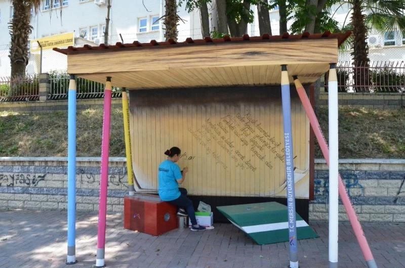 Mersin’de okul önlerine ’kitap durağı’
