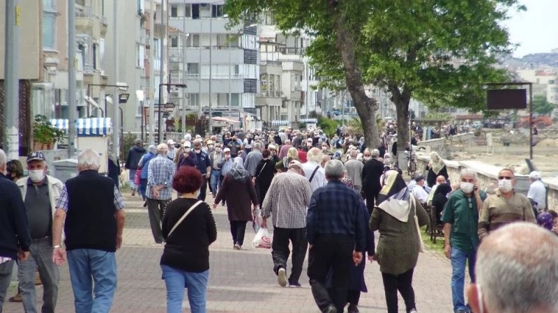 Bursa’da sahiller yaşlılarla doldu taştı
