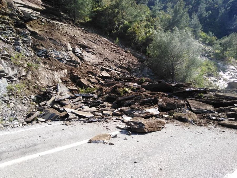 CEBEL YAYLASI’NDA MEYDANA GELEN HEYELAN ULAŞIMI DURDURDU