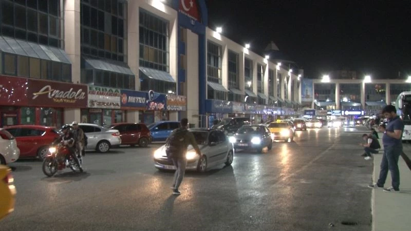 Seyahat kısıtlamasının kalkmasıyla 15 Temmuz Demokrasi Otogarı’nda yoğunluk başladı
