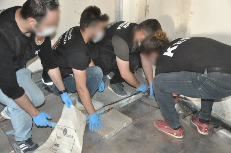 Esendere’de 35 milyon 250 bin lira değerinde eroin ele geçirildi
