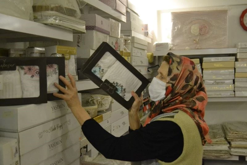 Bolu’da, 45 yıllık esnaf Kadriye Özgören dükkanına kavuştu
