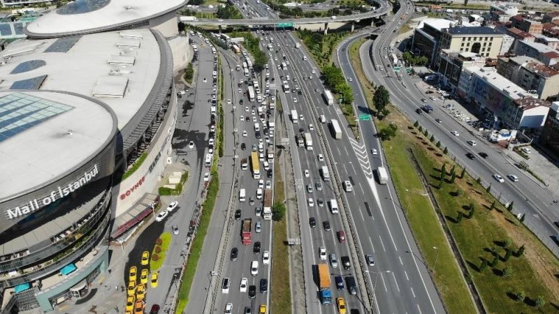 Mahmutbey Gişelerinde trafik yoğunluğu oluştu

