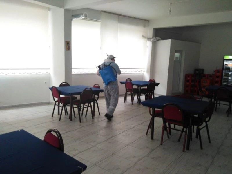 Yunusemre’de kahvehaneler dezenfekte ediliyor
