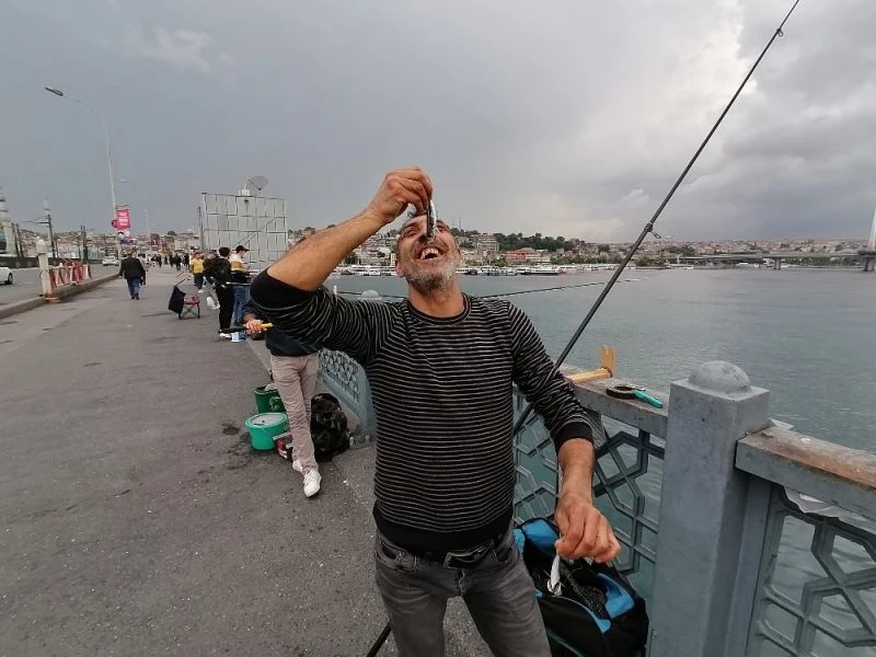 Yasağın kalkmasıyla balık tutmaya koştular
